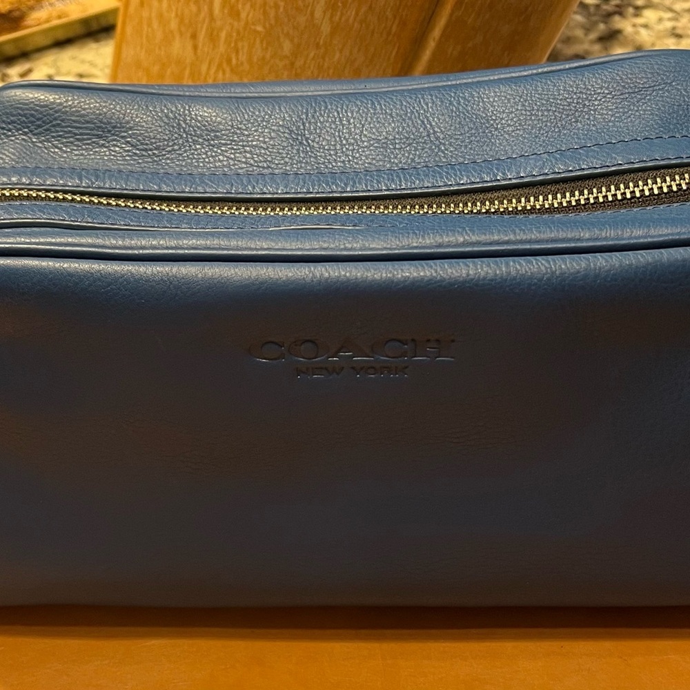 Coach blue leather toiletry bag - Picture 3 of 16